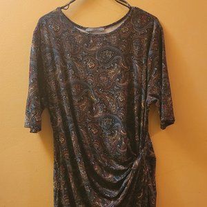 Short sleeve paisley dress.